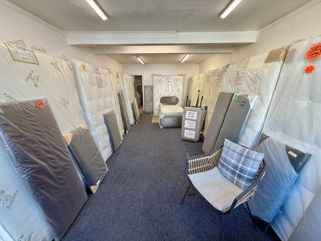 Lot: 13 - SHOP WITH ONE-BEDROOM FLAT ABOVE - Shop area